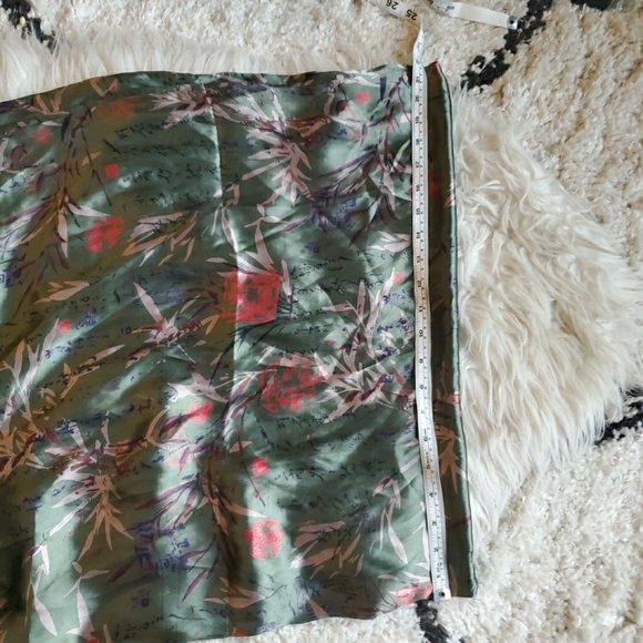 100% Silk Green Asian Motif Scarf - Picture 5 of 6